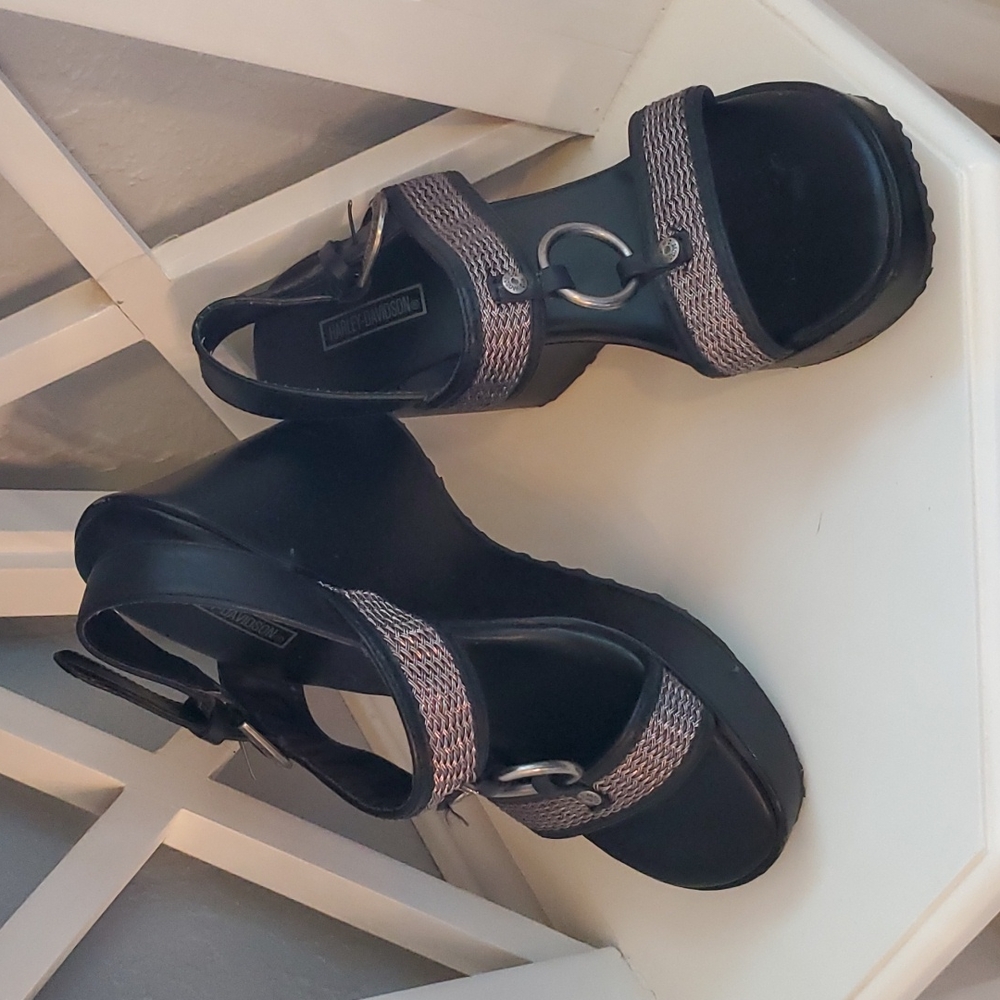 Sandles